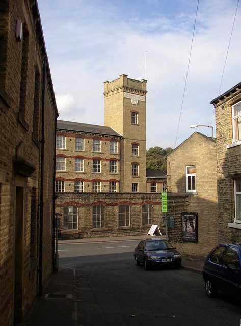 Victoria Mills, Greetland © Humphrey Bolton cc-by-sa/2.0 :: Geograph ...