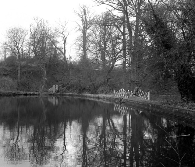 Glebe Water, Godstone, Surrey © Dr Neil Clifton Cc-by-sa 2.0 