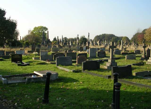 Undercliffe Cemetery - Undercliffe Lane © Betty Longbottom cc-by-sa/2.0 ...