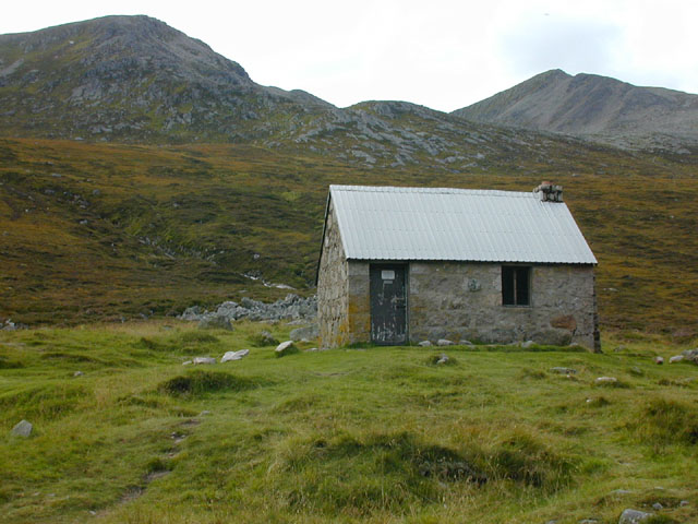 Corrour Bothy © Nigel Brown cc-by-sa/2.0 :: Geograph Britain and Ireland