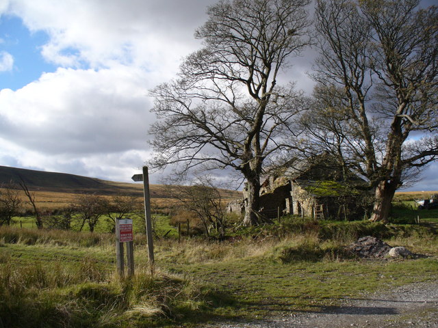 Disused farm west of Garn-yr-erw