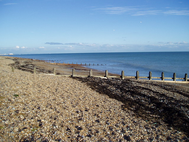 Groynes on West Worthing beach © Peter Holmes cc-by-sa/2.0 :: Geograph ...