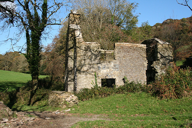 Ringmore: ruined cottage at Noddonmill © Martin Bodman cc-by-sa/2.0 ...