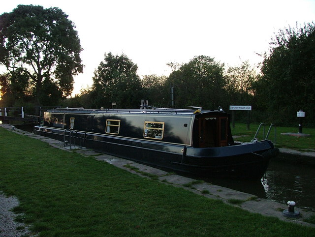 Canal boat at Derwent Mouth Lock