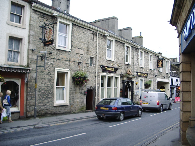 The Golden Lion, Settle © Alexander P Kapp cc-by-sa/2.0 :: Geograph