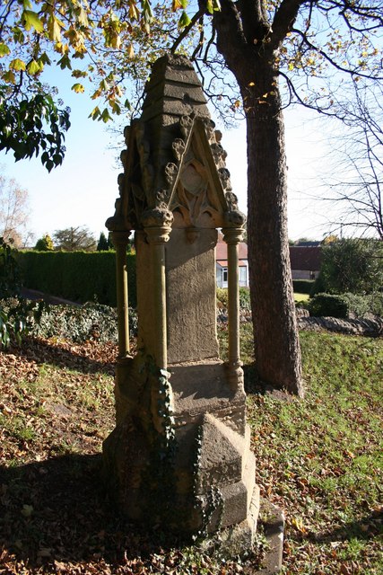 Churchyard monument © Richard Croft cc-by-sa/2.0 :: Geograph Britain ...