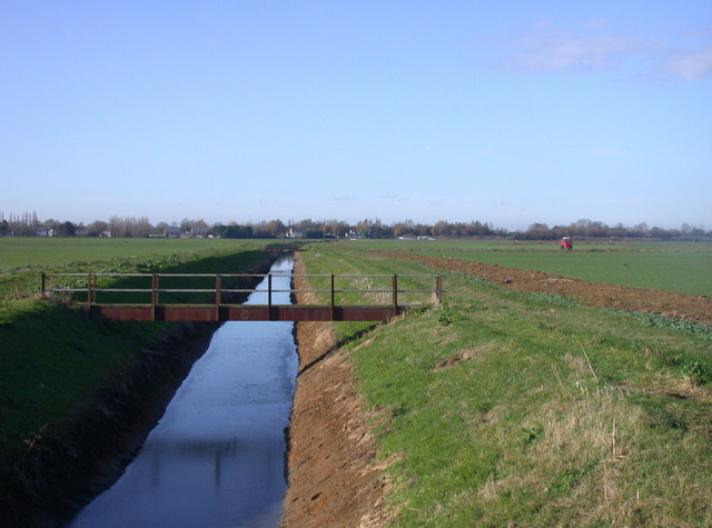 Ditch and bridge beside Long Drove