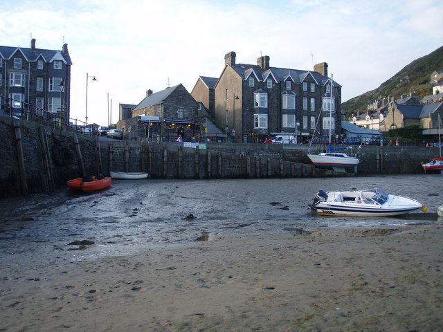 SH6115 Barmouth quay at low tide from a mud bank