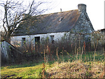 NH5057 : Abandoned croft near Knockfarrel by sylvia duckworth
