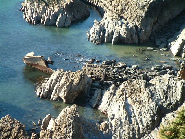 Shipwreck near Porth y Rhaw