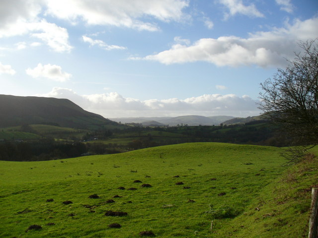 Farm land viewed from the lane by Perthi Common