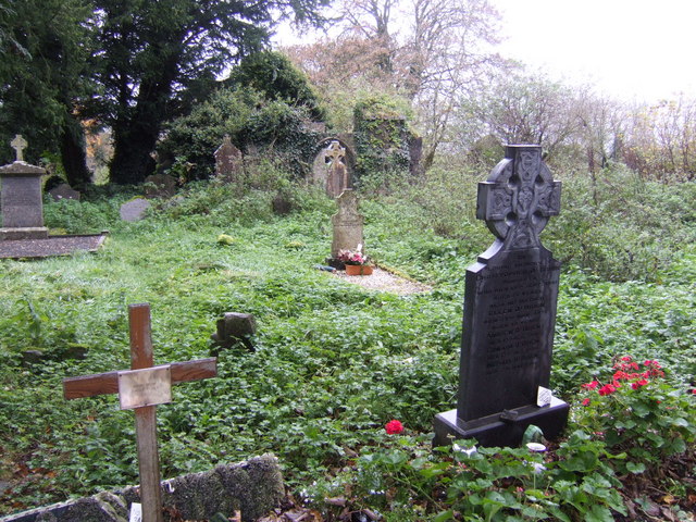 Graveyard and ruined church © Jonathan Billinger cc-by-sa/2.0 ...