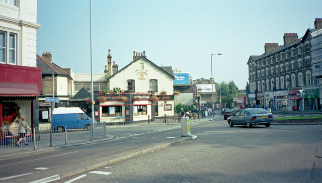 Cobb's Corner Roundabout, Sydenham, Se26 © David Wright :: Geograph 