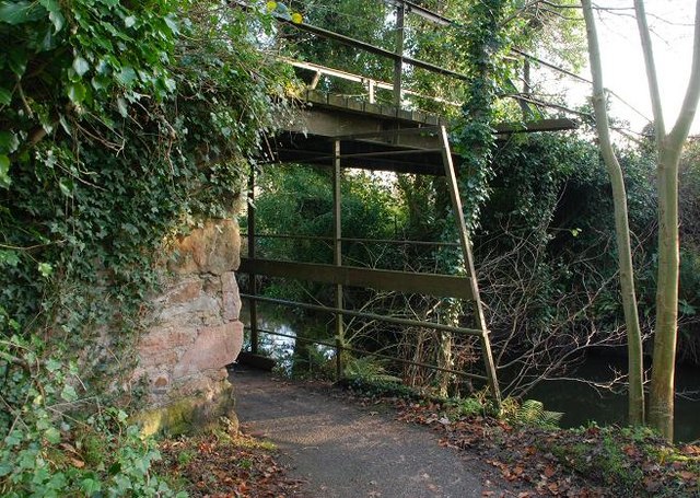 Old footbridge, disused Lagan Navigation (2)