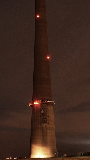 Emley Moor Mast At Night 2 © Steve Partridge Geograph Britain And