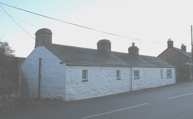Tai'r Lon - traditional Welsh cottages on the B4413