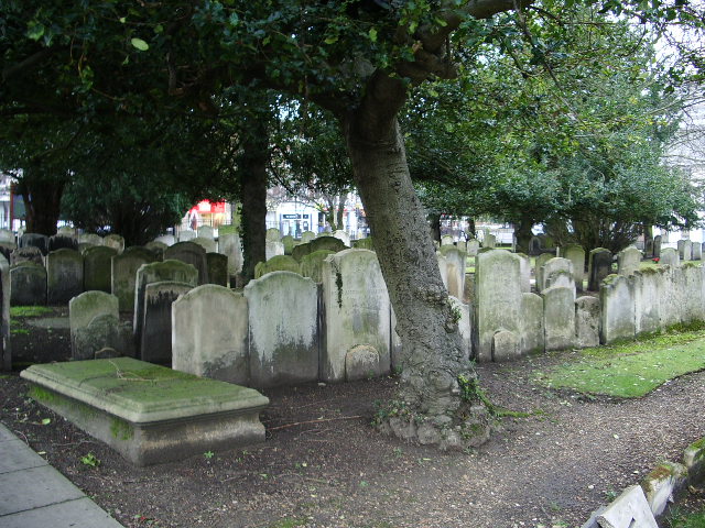 The Church of St Paul's, Bedford, Graveyard