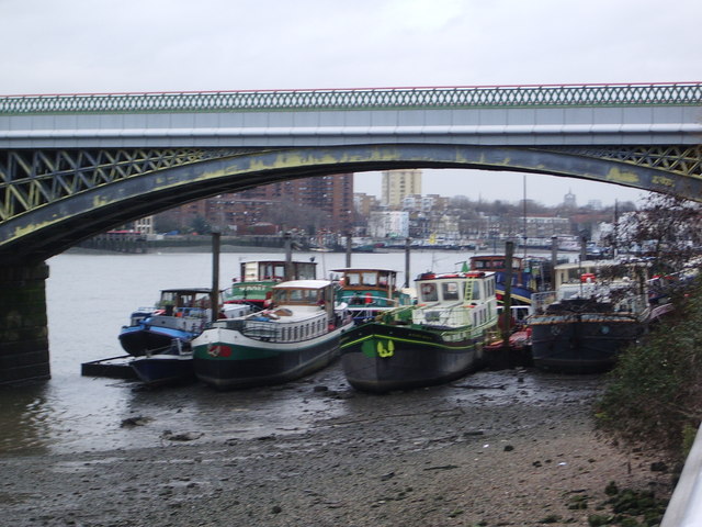 Houseboats at Cremorne Bridge, Battersea Reach