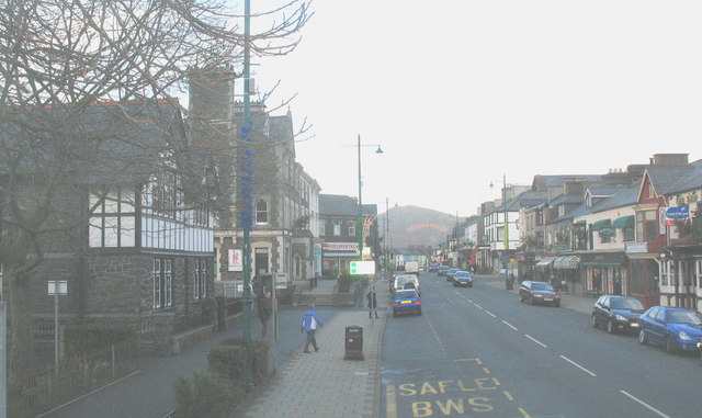 Porthmadog's High Street from Y Parc bus station