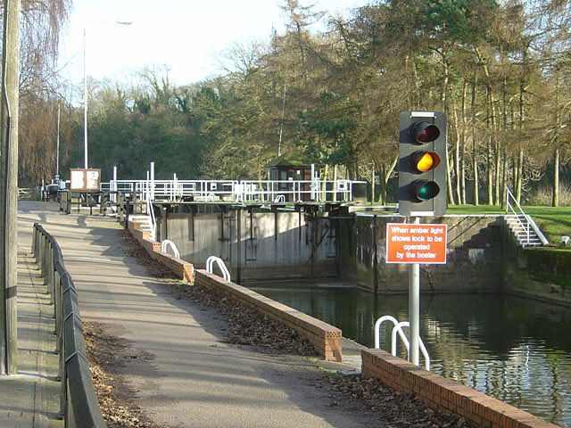 Traffic lights, Gunthorpe Lock