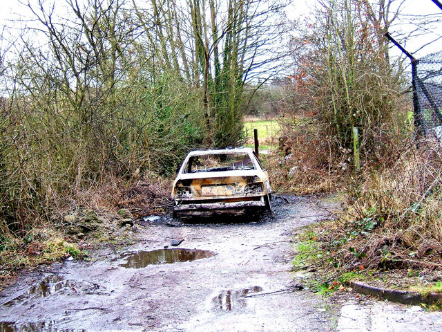 Abandoned vehicle near Oldington Bridge