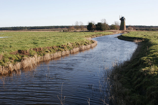 Dyke leading to Toft Monks Drainage Mill