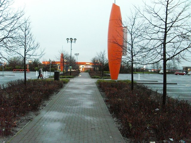 path-leading-to-sainsbury-s-garage-stephen-sweeney-cc-by-sa-2-0