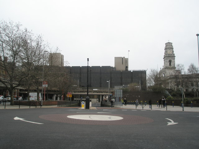 Roundabout at south end of Commercial Road