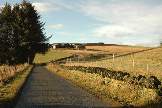 Country road and Aultdavie Farm