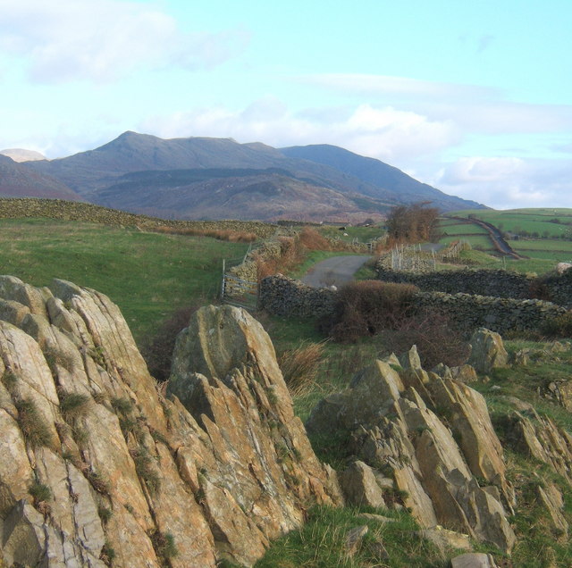 Rocky outcrop, looking along the ridge lane