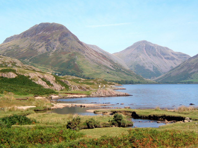Wastwater shore at Countess Beck, looking to Yewbarrow and Great Gable