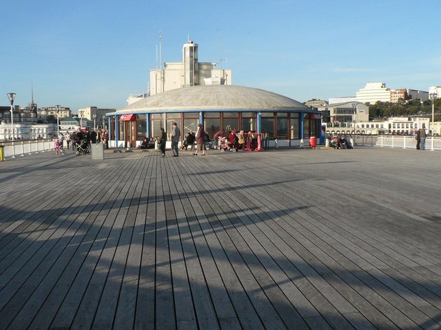 Bournemouth: pier café