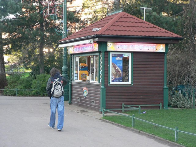 Bournemouth Gardens: ice cream kiosk