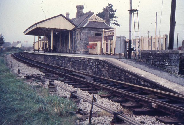 Pembroke Railway Station © Tudor Williams Cc-by-sa/2.0 :: Geograph ...