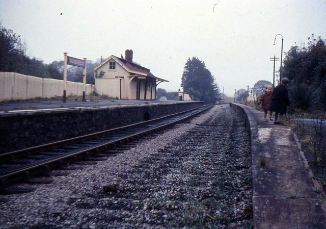 Saundersfoot Railway Station © Tudor Williams cc-by-sa/2.0 :: Geograph ...