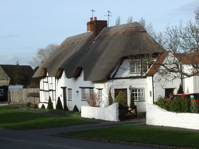 Cottages opposite church, Lower Quinton