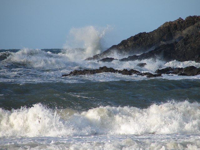 Porth Trecastell © Chris Newman :: Geograph Britain and Ireland