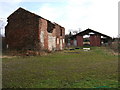 Disused House and outbuilding, Piper