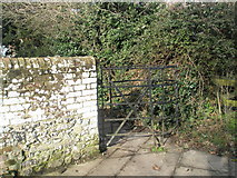 SU7205 : Gate to Churchyard by Basher Eyre