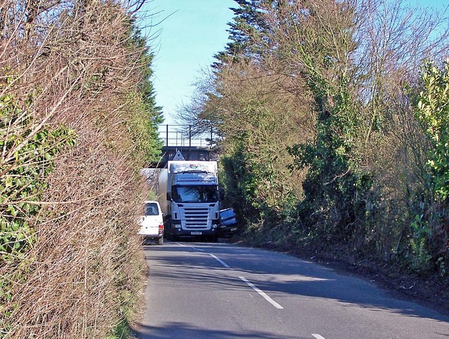 Tight Squeeze © Richard Dorrell Geograph Britain And Ireland 