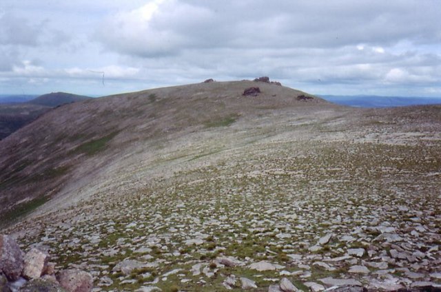 Beinn Mheadhoin summit ridge