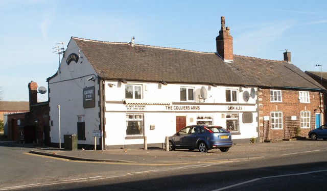 Colliers Arms, Tyldesley © SMJ cc-by-sa/2.0 :: Geograph Britain and Ireland