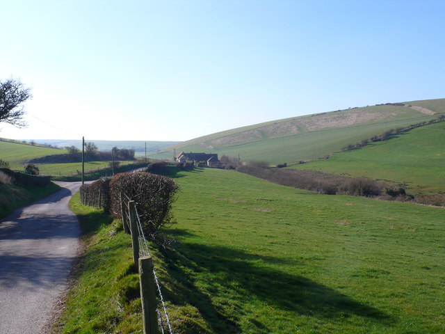 Road between East and West Chaldon
