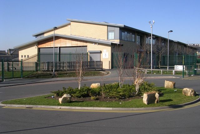 Byron Primary School - Barkerend Road © Betty Longbottom cc-by-sa/2.0 ...