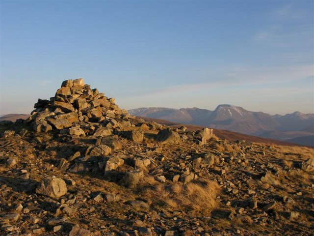 Summit cairn, Meall Onfhaidh