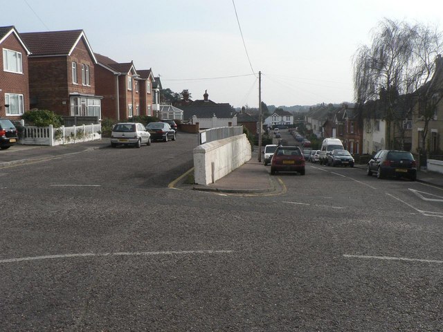 Winton: split level section of Calvin Road