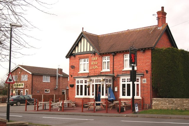 The Red Lion © Richard Croft cc-by-sa/2.0 :: Geograph Britain and Ireland