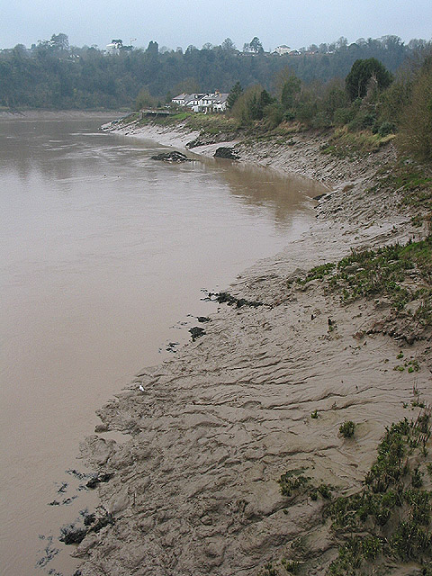 Muddy bank from the Old Wye Bridge,... © Pauline E :: Geograph Britain and Ireland