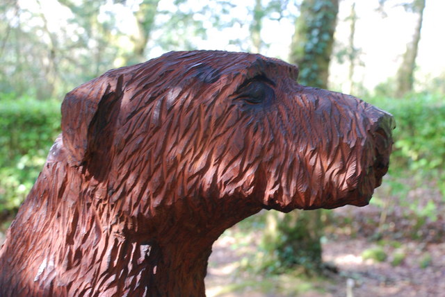 Cerflun Ci Portmeirion Carving of a Dog
