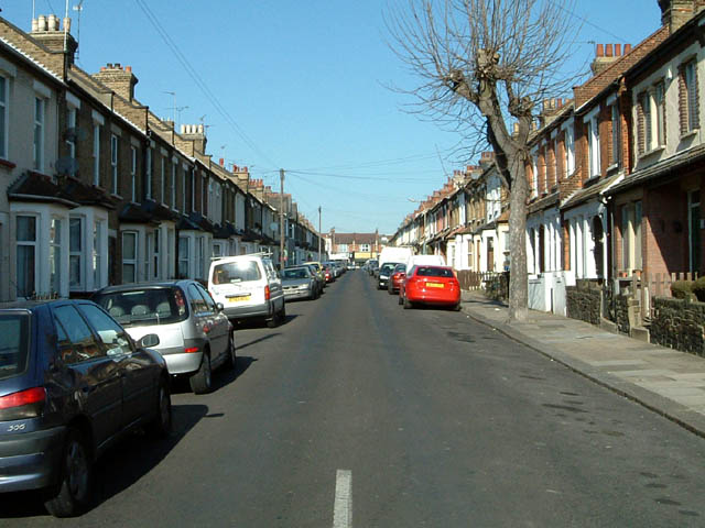 Southend-on-Sea: Chinchilla Road looking... © Trevor Durritt cc-by-sa/2 ...